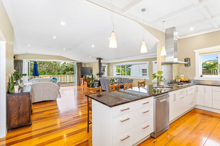 Photo of property in 40 Rangatira Road, Birkenhead, Auckland, 0626
