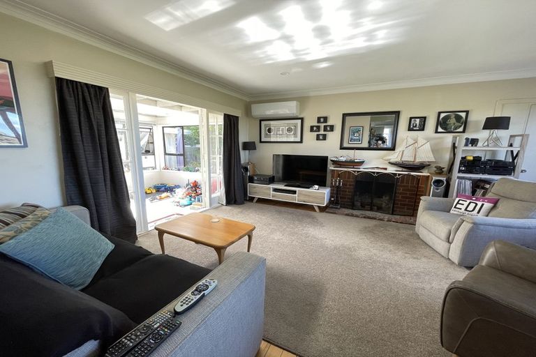 Photo of property in 25 Lake Road, Northcote, Auckland, 0627