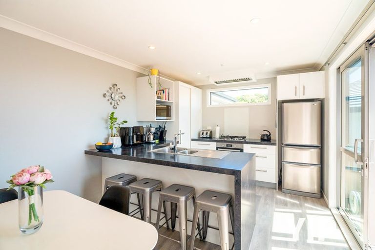 Photo of property in 110 Glanmire Road, Newlands, Wellington, 6037