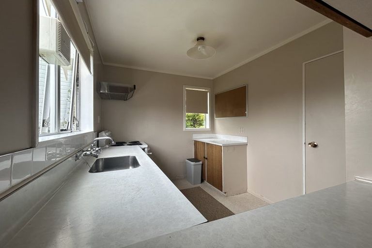 Photo of property in 99a Allington Road, Karori, Wellington, 6012