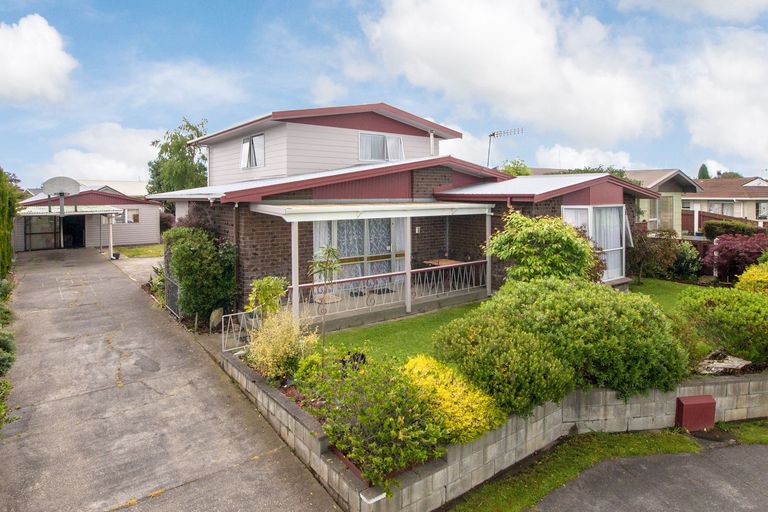 Photo of property in 8 Hillcrest Drive, Kelvin Grove, Palmerston North, 4414