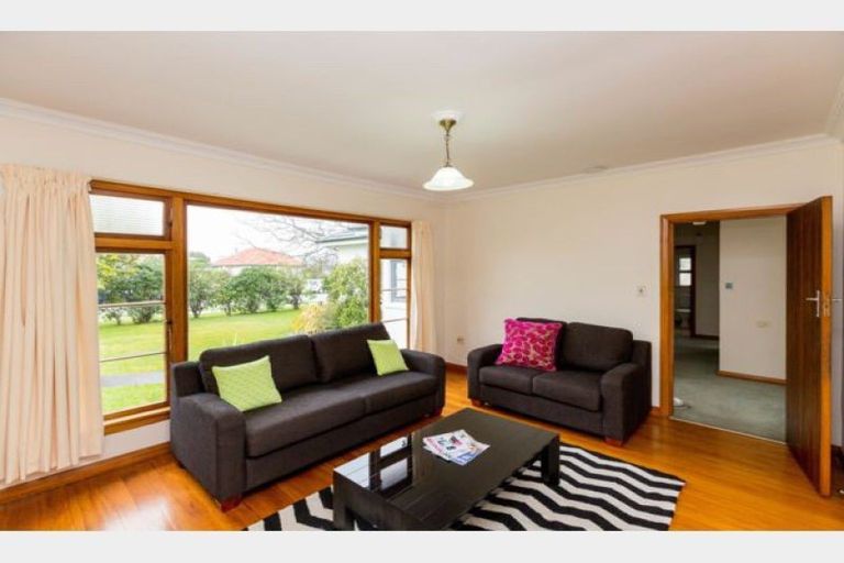 Photo of property in 17 Puriri Terrace, Roslyn, Palmerston North, 4414