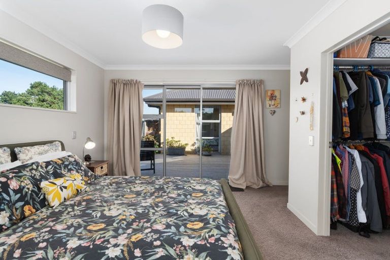 Photo of property in 37 Highgrove, Saint Clair, Dunedin, 9012