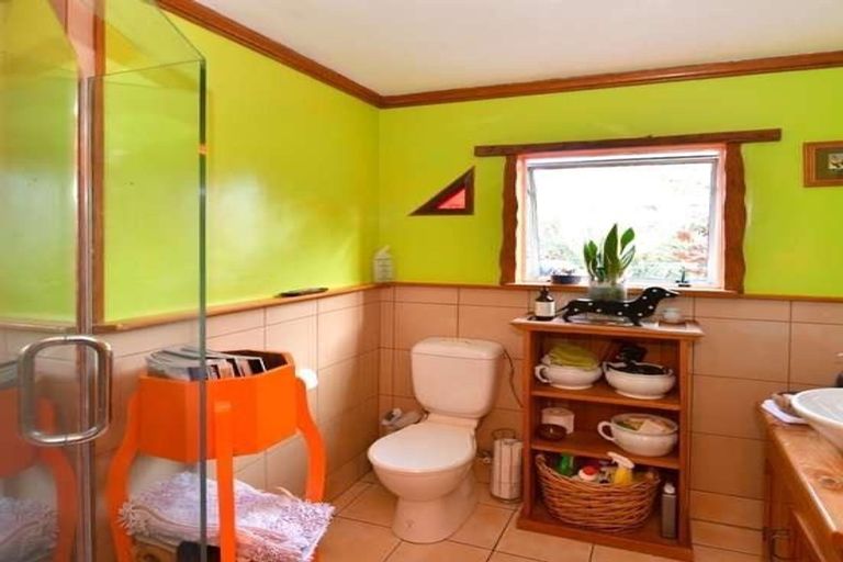 Photo of property in 98 Forest Road, Henderson, Auckland, 0612