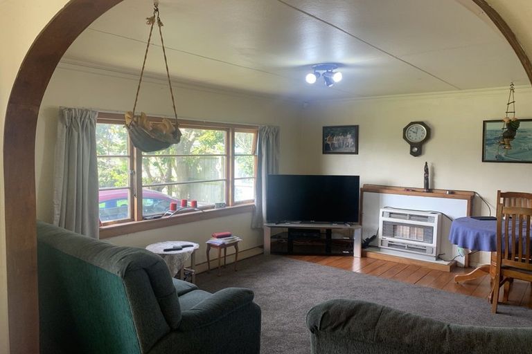 Photo of property in 11 Tawhiti Road, Hawera, 4610