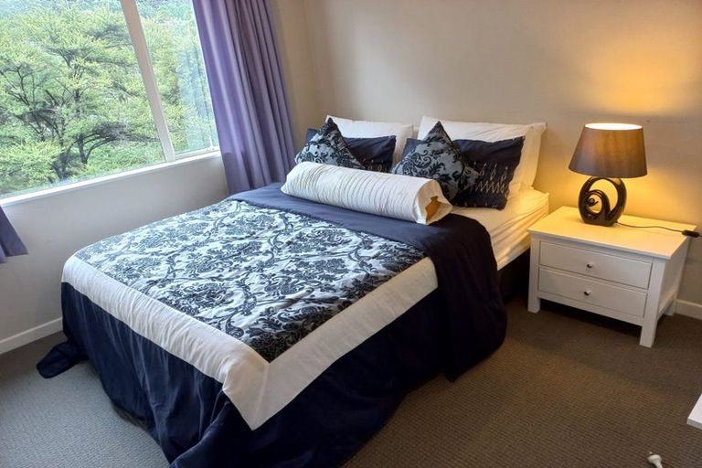 Photo of property in 44 Newbury Place, Schnapper Rock, Auckland, 0632