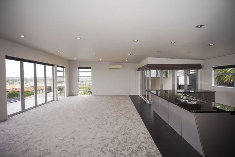 Photo of property in 3 Orewa Heights Crescent, Orewa, 0931