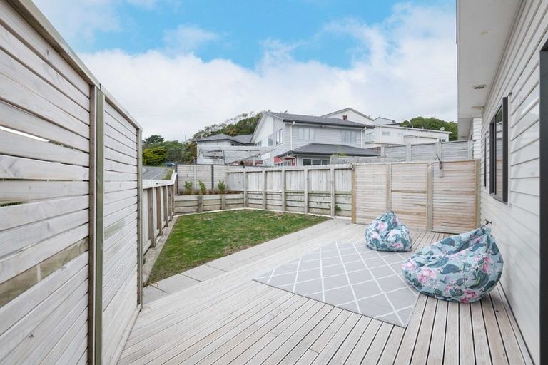 Photo of property in 106b Glanmire Road, Newlands, Wellington, 6037