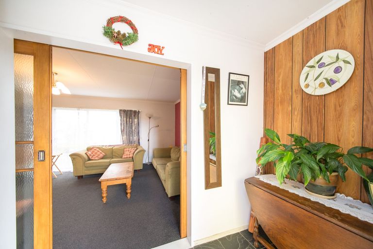 Photo of property in 8 Hillcrest Drive, Kelvin Grove, Palmerston North, 4414