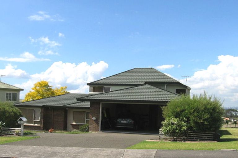 Photo of property in 7 Whiting Grove, West Harbour, Auckland, 0618