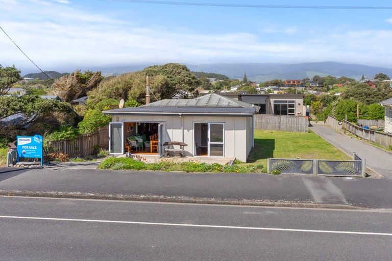 Photo of property in 66a Marine Parade, Otaki Beach, Otaki, 5512