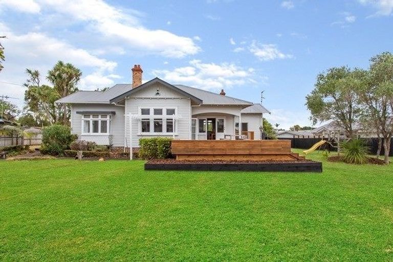 Photo of property in 14 Wallace Road, Mangere Bridge, Auckland, 2022