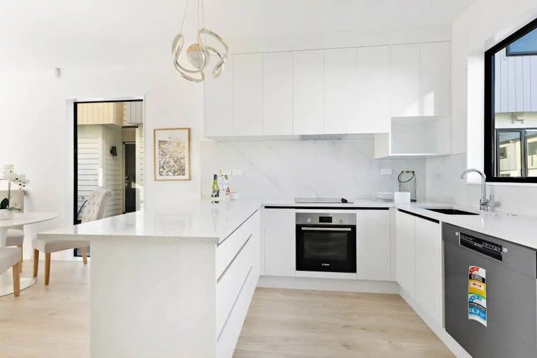 Photo of property in 101 Botany Road, Botany Downs, Auckland, 2010
