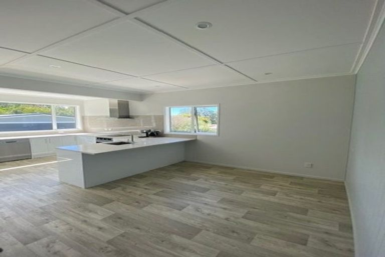 Photo of property in 14 John Road, Stanmore Bay, Whangaparaoa, 0932