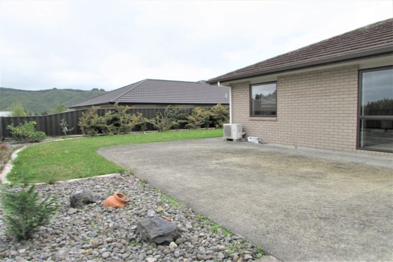 Photo of property in 42 Sunstone Crescent, Brown Owl, Upper Hutt, 5018