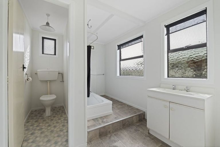 Photo of property in 3 Arawa Street, Welbourn, New Plymouth, 4312