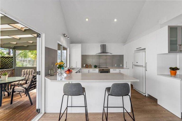 Photo of property in 1/16 Sailfish Drive, West Harbour, Auckland, 0618