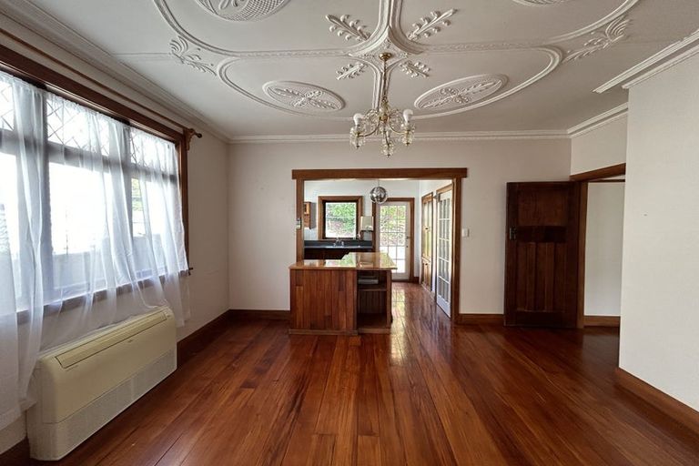 Photo of property in 28 Burrows Avenue, Karori, Wellington, 6012