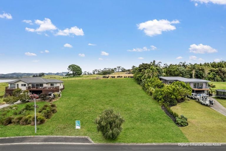 Photo of property in 19 Omana Avenue, Shelly Beach, South Head, 0874