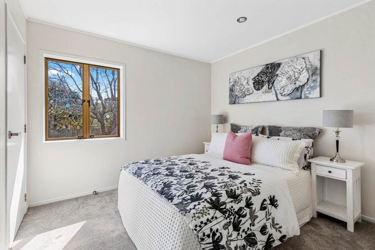 Photo of property in 23 Manutara Avenue, Forrest Hill, Auckland, 0620