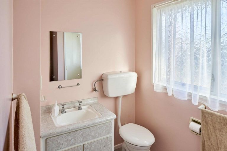 Photo of property in 105 Kahu Road, Paremata, Porirua, 5024