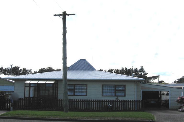 Photo of property in 3/3 Titoki Street, Castlecliff, Whanganui, 4501