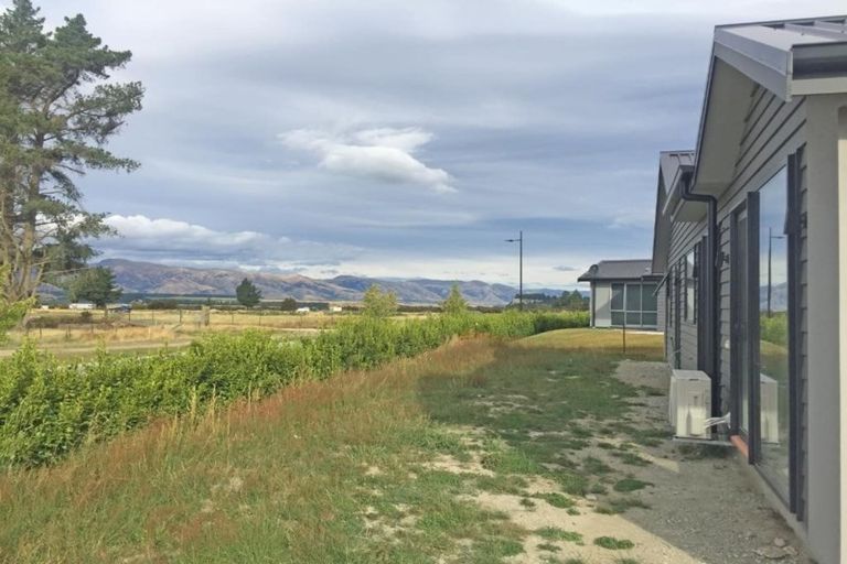 Photo of property in 38 Mount Creighton Crescent, Wanaka, 9305