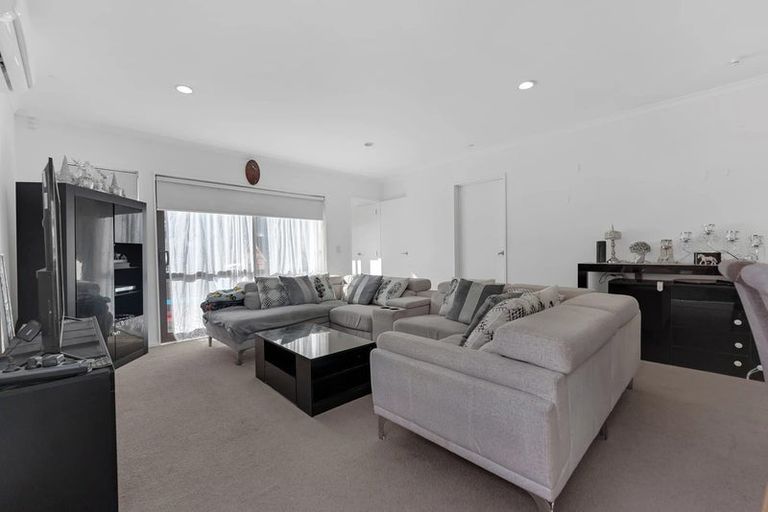Photo of property in 21 Tarapiroe Avenue, Takanini, 2112