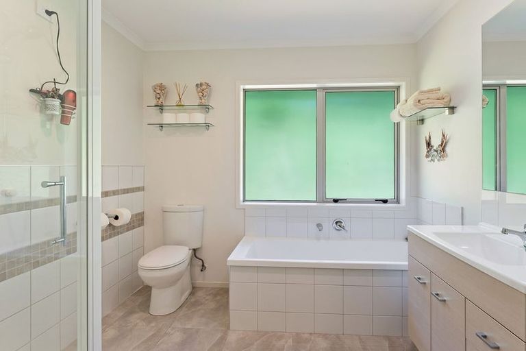 Photo of property in 48 Eucalyptus Way, Nikau Valley, Paraparaumu, 5032