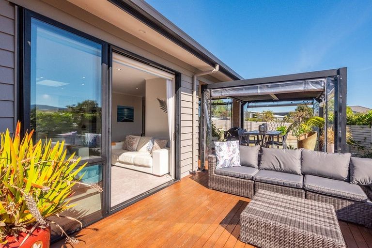 Photo of property in 6 Taranui Way, Paraparaumu Beach, Paraparaumu, 5032