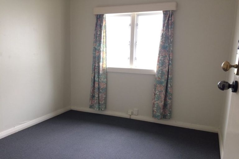 Photo of property in 3215 Great North Road, New Lynn, Auckland, 0600