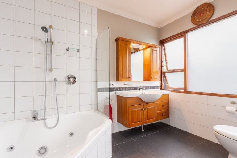 Photo of property in 117 Seaview Road, Paraparaumu Beach, Paraparaumu, 5032