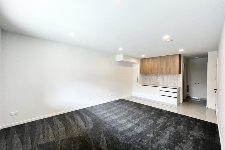 Photo of property in 13 Heketara Way, Massey, Auckland, 0614