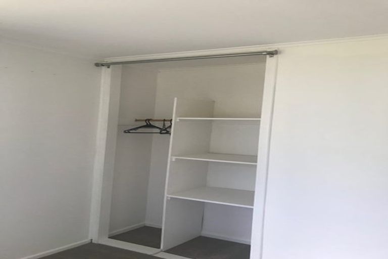 Photo of property in 33 Amberley Avenue, Te Atatu South, Auckland, 0610