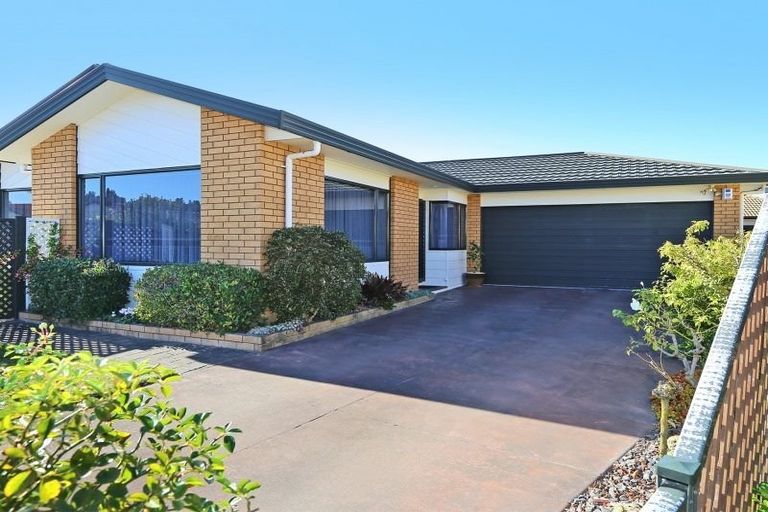 Photo of property in 11 Beaufort Place, Taradale, Napier, 4112