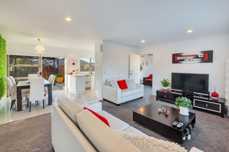 Photo of property in 15 Russett Grove, Henderson, Auckland, 0612