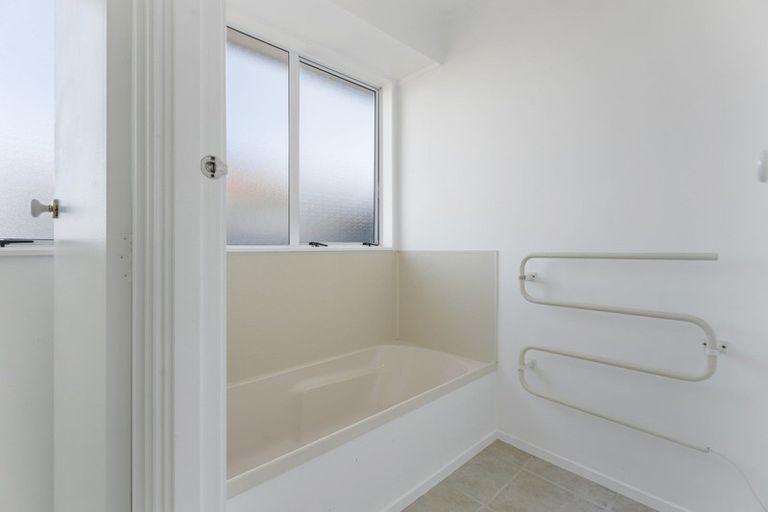 Photo of property in 20 Peppertree Glade, Kelvin Grove, Palmerston North, 4414