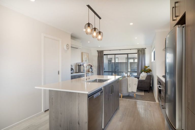 Photo of property in 38 Mawai Hakona Drive, Wallaceville, Upper Hutt, 5018