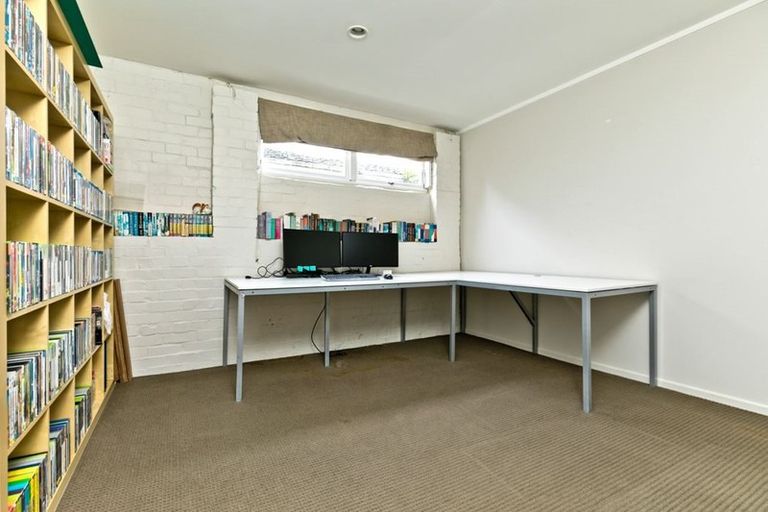 Photo of property in 123 Millbrook Road, Sunnyvale, Auckland, 0612