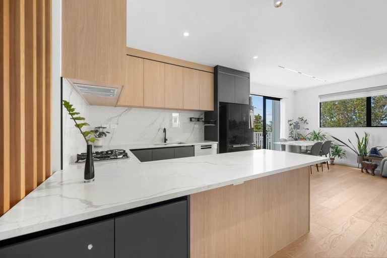 Photo of property in 6a Raeben Avenue, Hillcrest, Auckland, 0627