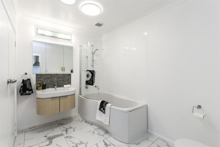 Photo of property in 14f1 Astor Street, Karori, Wellington, 6012