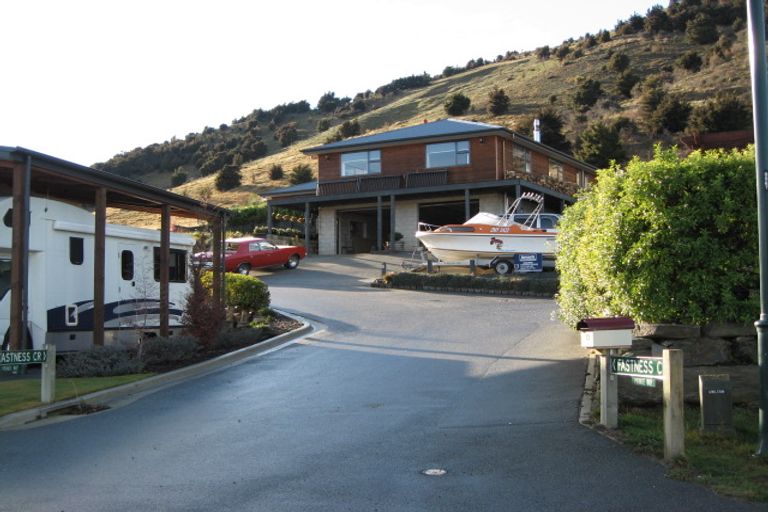 Photo of property in 15 Fastness Crescent, Wanaka, 9305