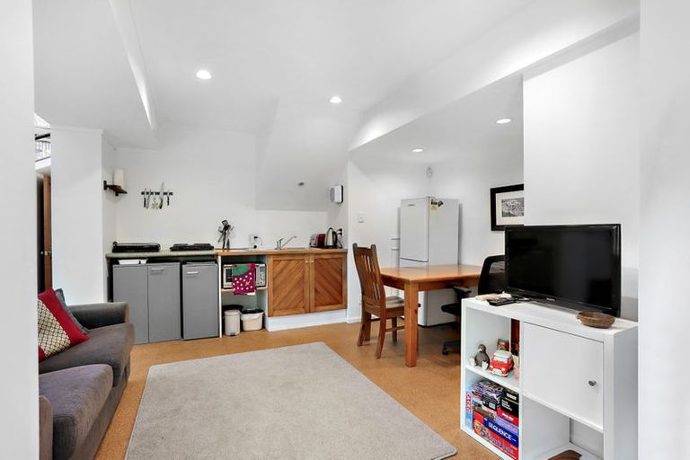 Photo of property in 104 Konini Road, Titirangi, Auckland, 0604