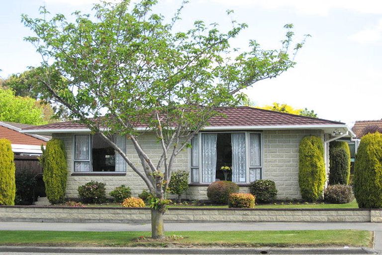 Photo of property in 51 Ambleside Drive, Burnside, Christchurch, 8053