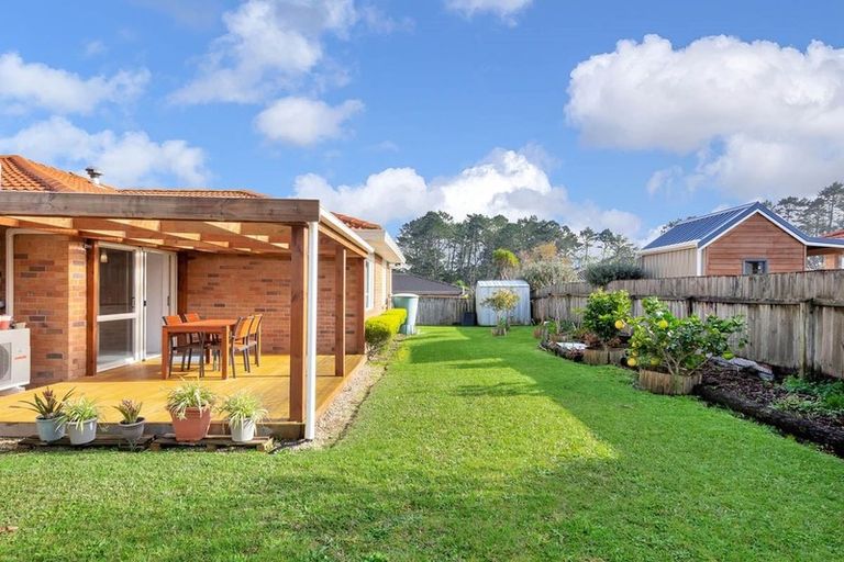 Photo of property in 27 Gendo Avenue, Henderson, Auckland, 0612