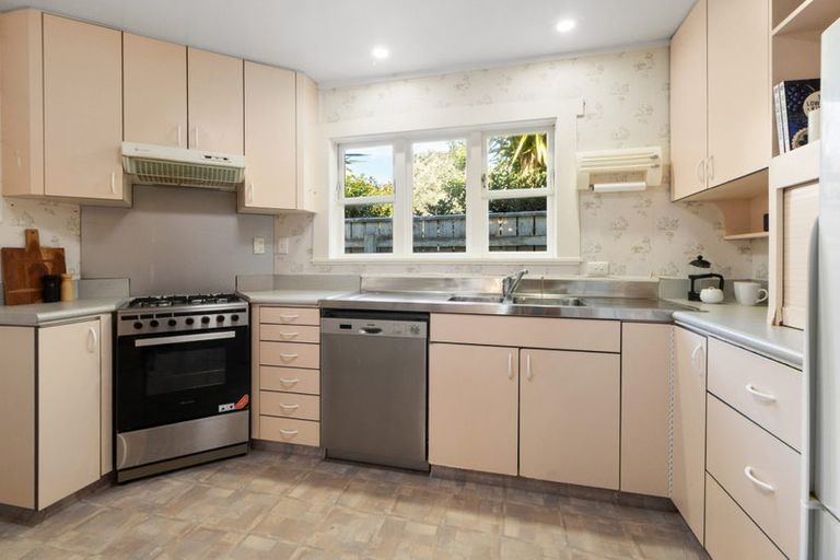 Photo of property in 297 The Parade, Island Bay, Wellington, 6023