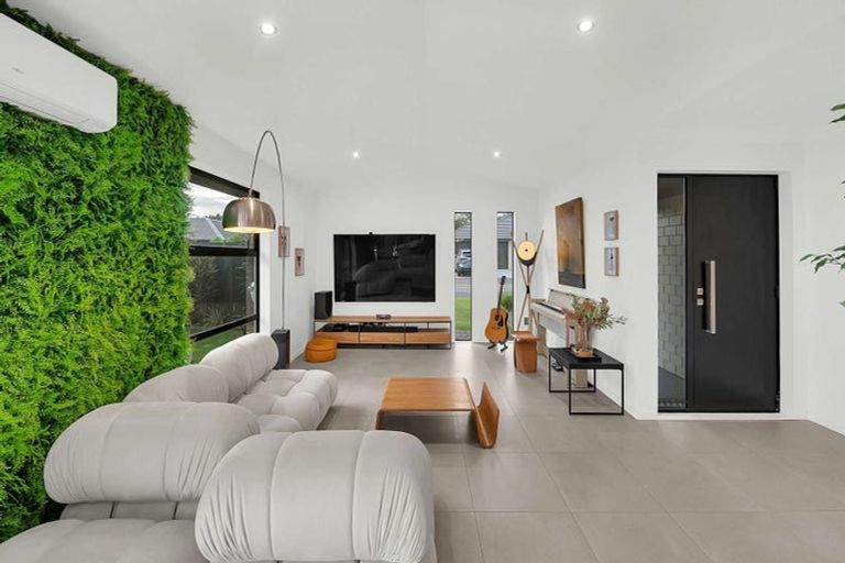 Photo of property in 14 Dalwood Crescent, Rolleston, 7614