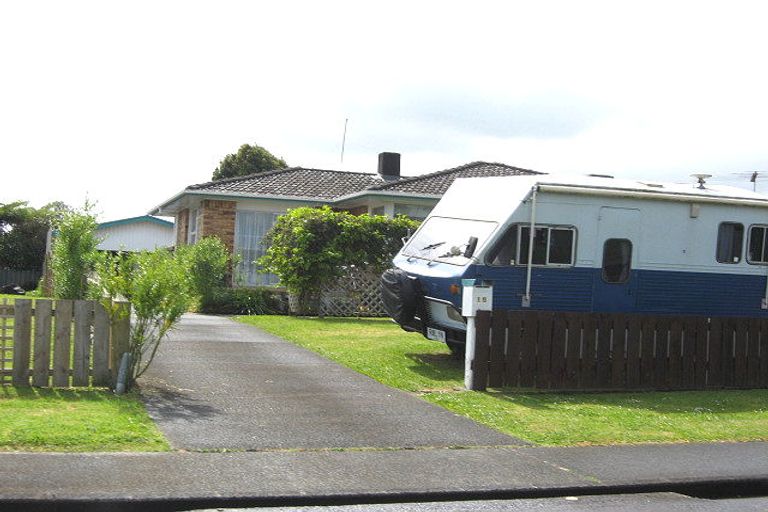 Photo of property in 18 Royal Arch Place, Rosehill, Papakura, 2113