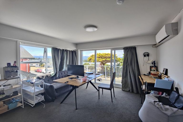 Photo of property in 32u2 Akaroa Drive, Maupuia, Wellington, 6022