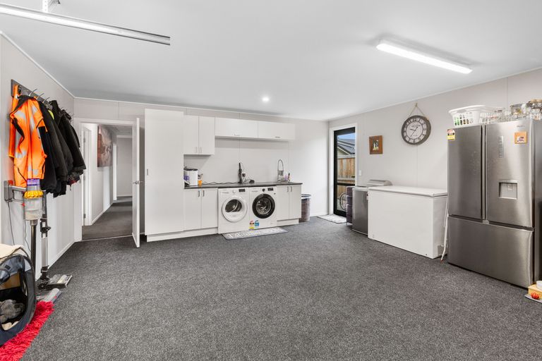 Photo of property in 17 Rodeo Place, Outram, 9019